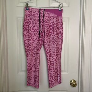 Nike Women's Fuchsia Pink Animal Print Dri-Fit Cropped Capri Workout Leggings M